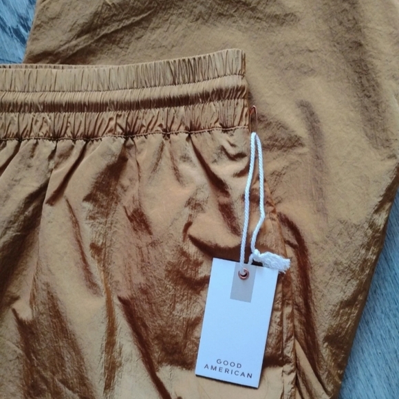 Good American Wide Leg Track Pant Bronze Brown Elastic Waist Women's Size 4 NEW - Picture 3 of 5